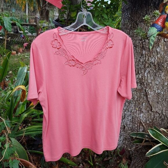 Coral short sleeve tee with floral embroidered neckline with embedded sparkles L - Picture 2 of 6